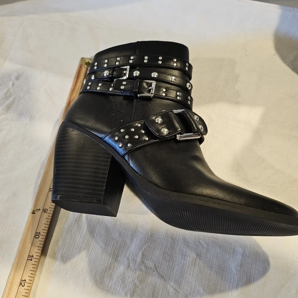 Madden GIRL Kalleb studded moto ankle boots sz 11 M